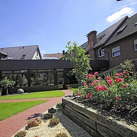 Lindenkrug Hotel 3*