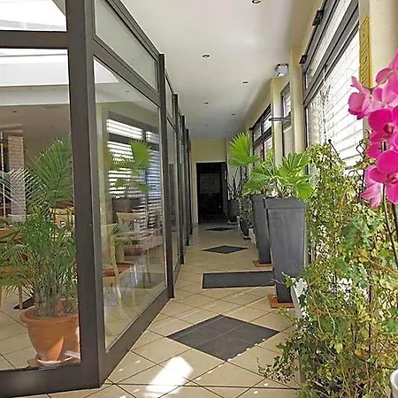 Hotel Lindenkrug 3*
