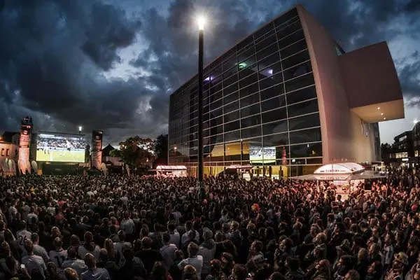 Lindenkrug מלון 3*