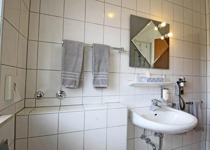 Lindenkrug 酒店 居特斯洛