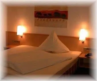 Lindenkrug 3* 居特斯洛